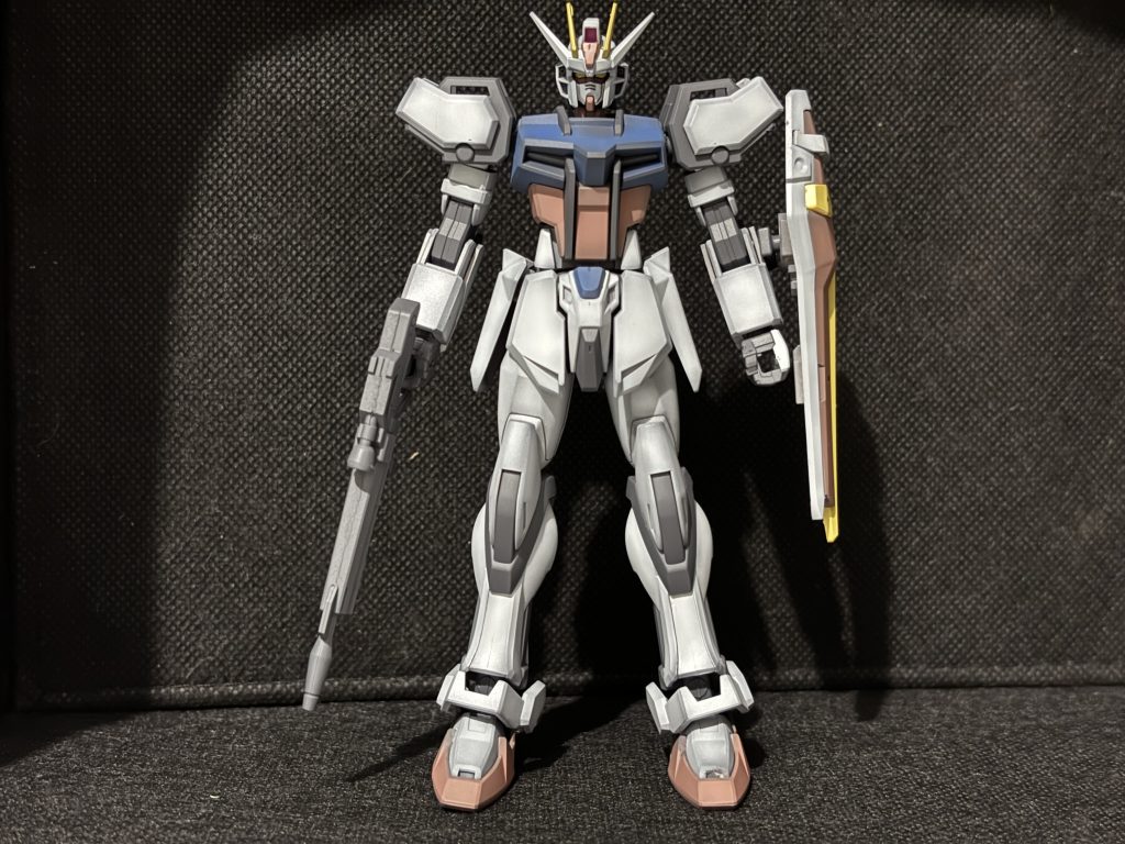 基本的に腰アーマーの分割以外何も改造はしていません。胴体上部とふくらはぎに一部合わせ目がでますが個人的には気にならなかったので省略しちゃいましたw※まぁ復帰すぐなので←