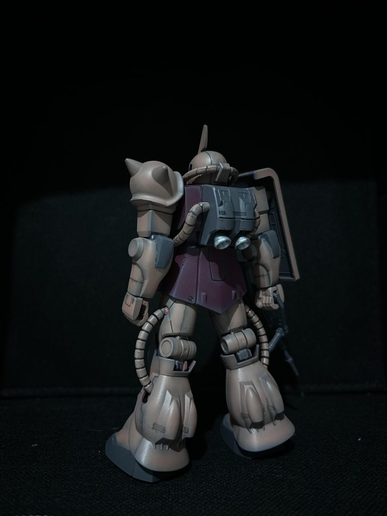 例のごとく黒立ち上げで塗装してみました。下地を暗くすると色合いも必然的に落ちるので背景とマッチします！