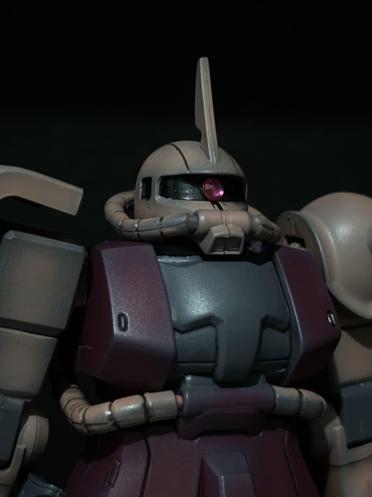 モノアイは塗装してもよかったのですが、百均でデコレーションシールをふと見つけたのでチョイスしてみました。思いのほか違和感なくていいと思います。モノアイ系のMSには今度から導入していきます！ 