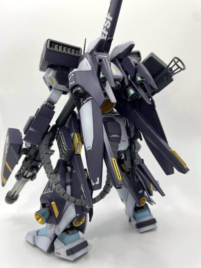 バックパックにはGP03のバックパックと腰部スラスターを混ぜてみました!バックパック大型化したので脚部にも増加装甲をバルバトスルプスのパーツなどを取り付け