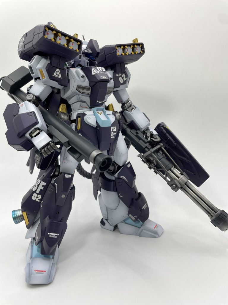 カラーリングはアーマーパーツ系はパープル本体は白(紫混ぜたけど白かったw)差し色に水色を