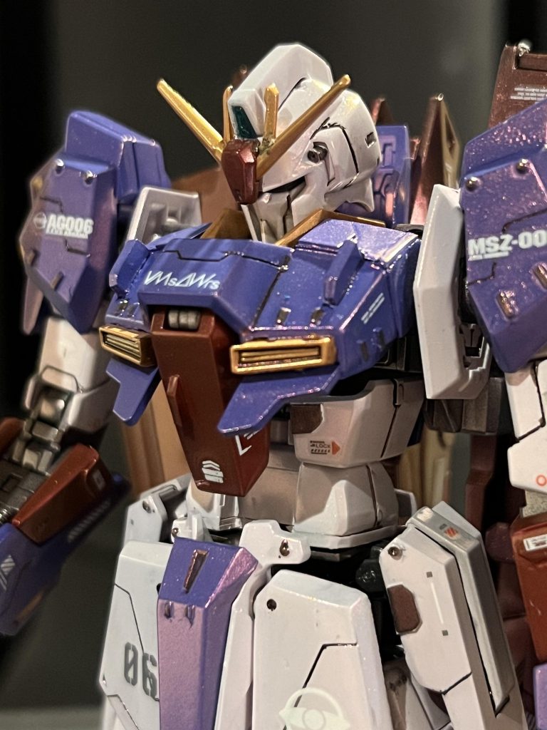 アップで見るとこんな感じです☆今回行った主な作業はこんな感じです(๑˃̵ᴗ˂̵)・胴を1mm延長・腰のパーツの肉抜き穴をプラ板で裏打ち・バイオセンサーカラーに変更と言う感じです(*'▽'*)