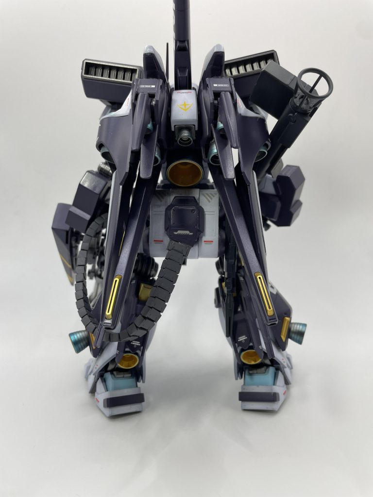 ビームガトリングはEWヘビーアームズ、エネルギータンクはHGギラ・ドーガのバックパックを