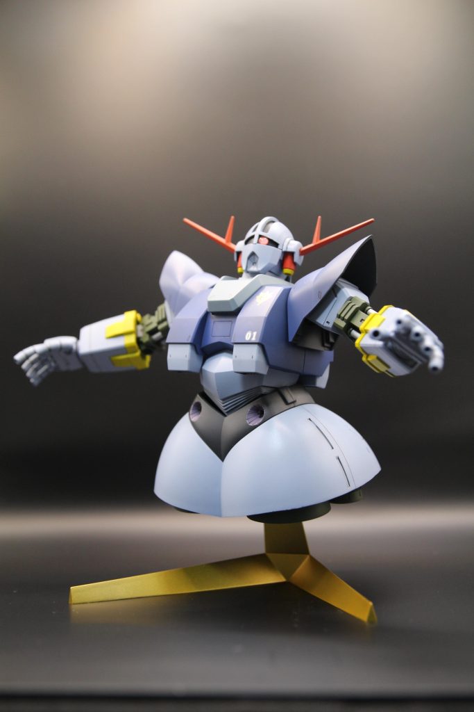 腰部メガ粒子砲！にしては視線が今ひとつ…ここの紫の差し色はジオングのシンボルと勝手に思っているので丁寧に塗装しました！