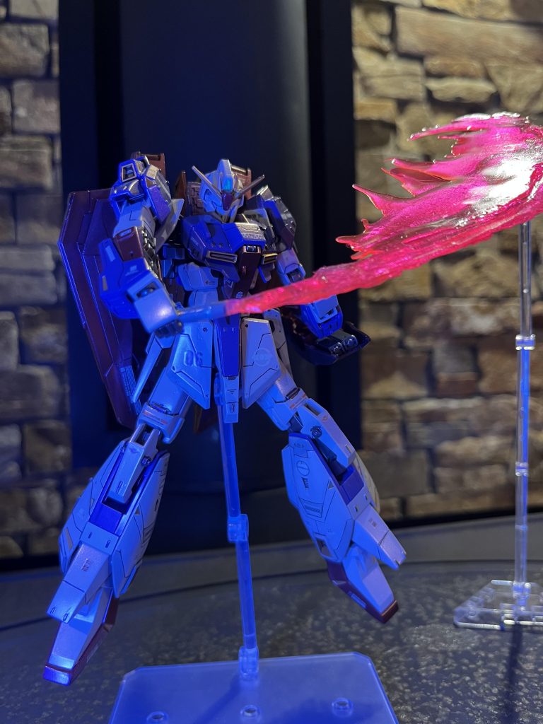 そして今回もツインアイと各所センサーに蛍光塗料を使用しているのでUVライトで光ります(*'▽'*)