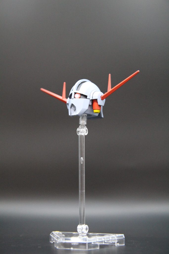 大事なあたま。体なんてただの飾りです！…と言わんばかりのラスボス感です。モノアイまわりはもう少し本格的に加工したかったものの、Ｈアイズで断念…。