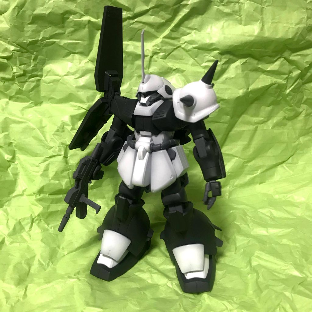 全身ショット。メリハリ効いててマラサイぽくない！笑白の明度が部位によって若干違う...笑　いや、難しいんですよね、黒から白に立ち上げていくの。