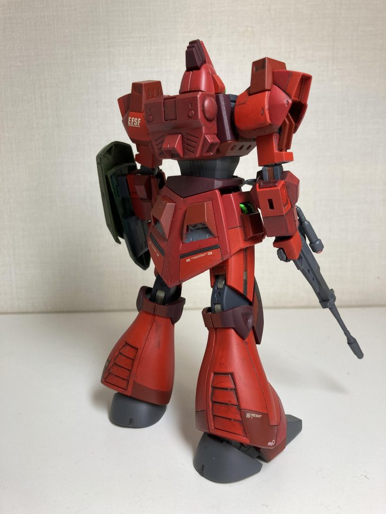 旧ジオンの系譜を感じさせるデザインが好きです。