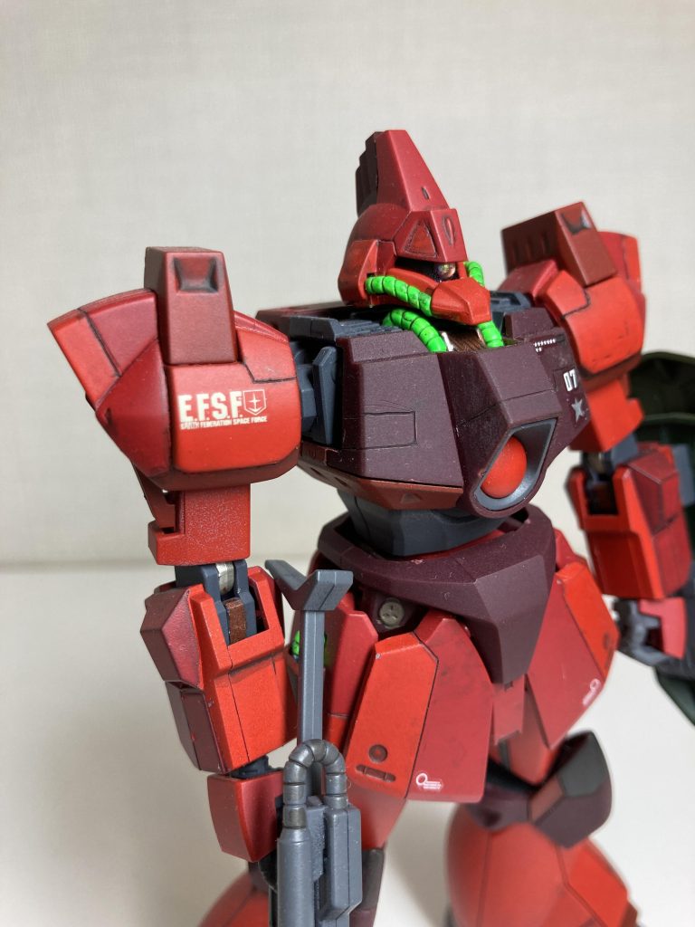 歪んでますが、頑張ってスジ彫りしました