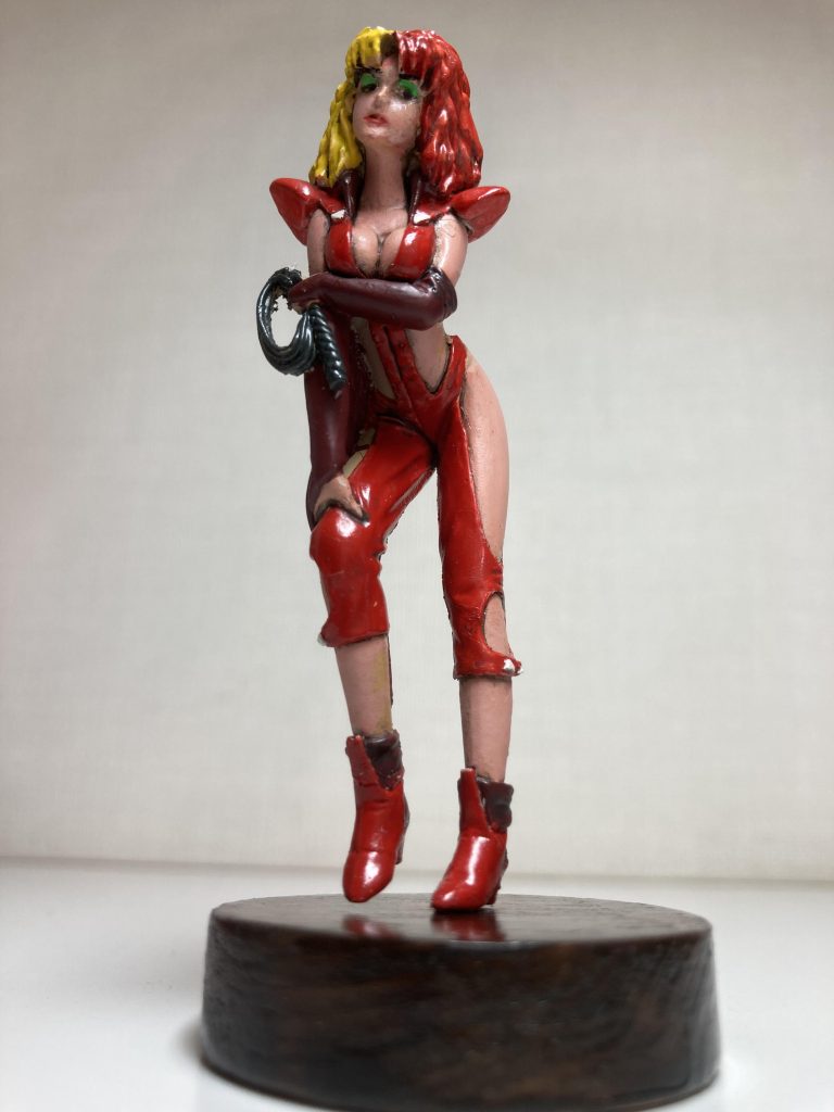 そしてキャラ・スーンのフィギュア。特に思い入れのあるキャラではないですが、これも塗らないと完成じゃない圧力あり、頑張ってチャレンジしました。肌と服の光沢感を変えて、何とかそれっぽく仕上げました。ヒトってムズカシ。