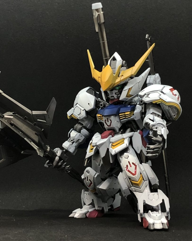 武器関係は下地にシルバーを吹いて上からガンメタルを吹き付けてシルバーを残した感じで塗装をしました。