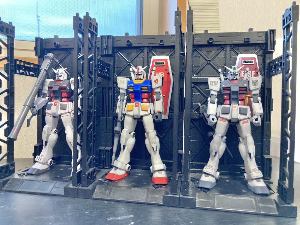 100均ディスプレイも塗ってみようかな