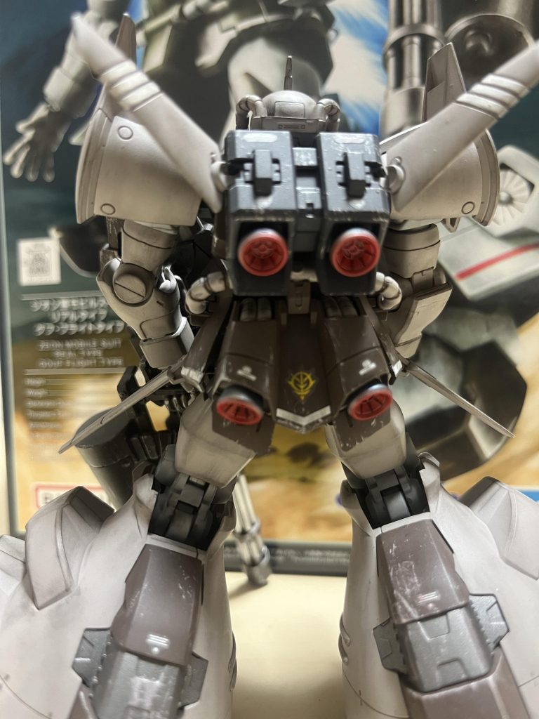 羽はエナメルの白で塗り分け