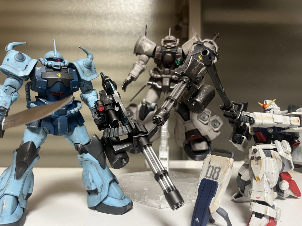 過去作品のグフカスタムと陸戦ガンダムと一緒に。こーなるとEZ8欲しくなる…っと思って先に買っておきましたw