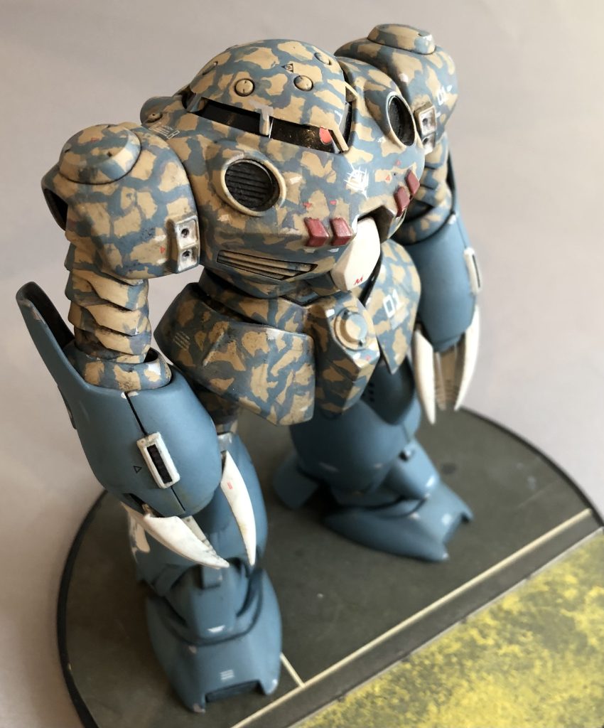 右腕上腕部のカーブをご覧ください。このように自然な弧を描けるようになりました。