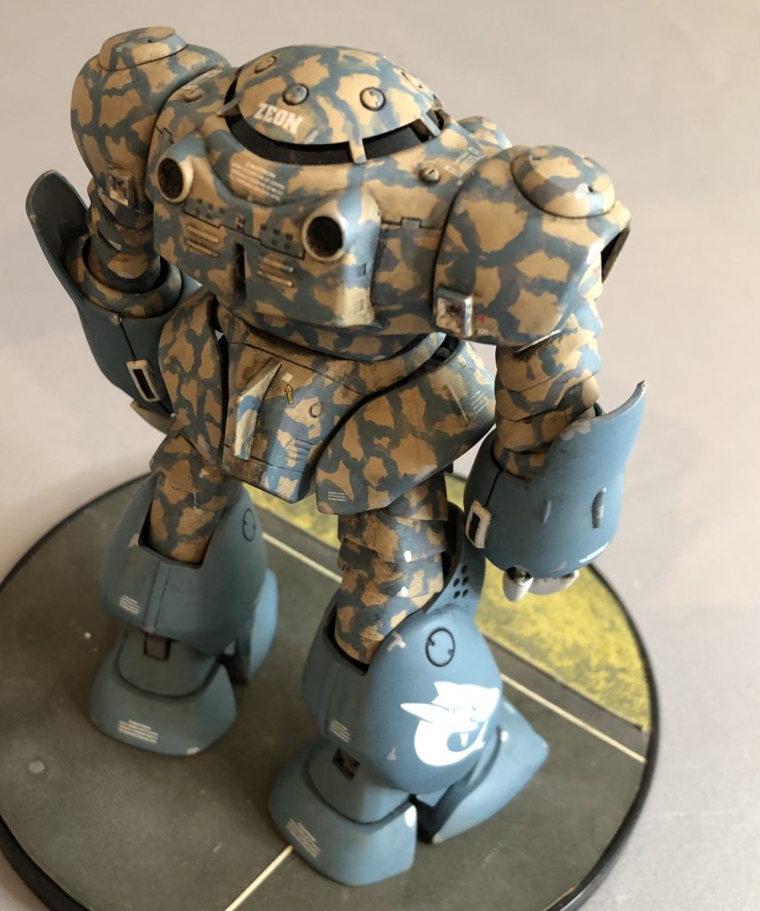 上半身のひび割れ感が「ジャミラ」っぽいですね。笑