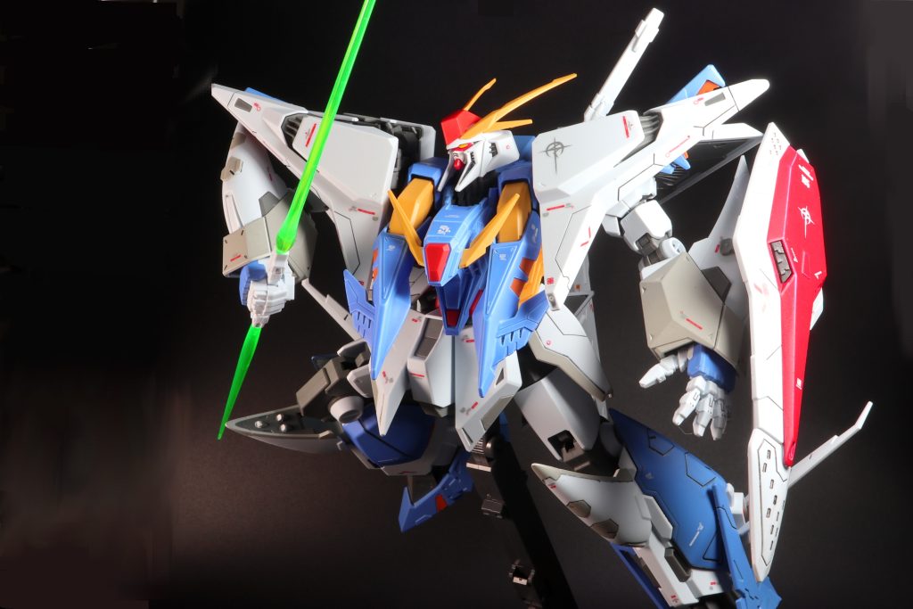 抵抗すれば頭上からビームサーベルを突き入れる!なΞガンダムビームサーベルの色もピンクにすれば良かったですね