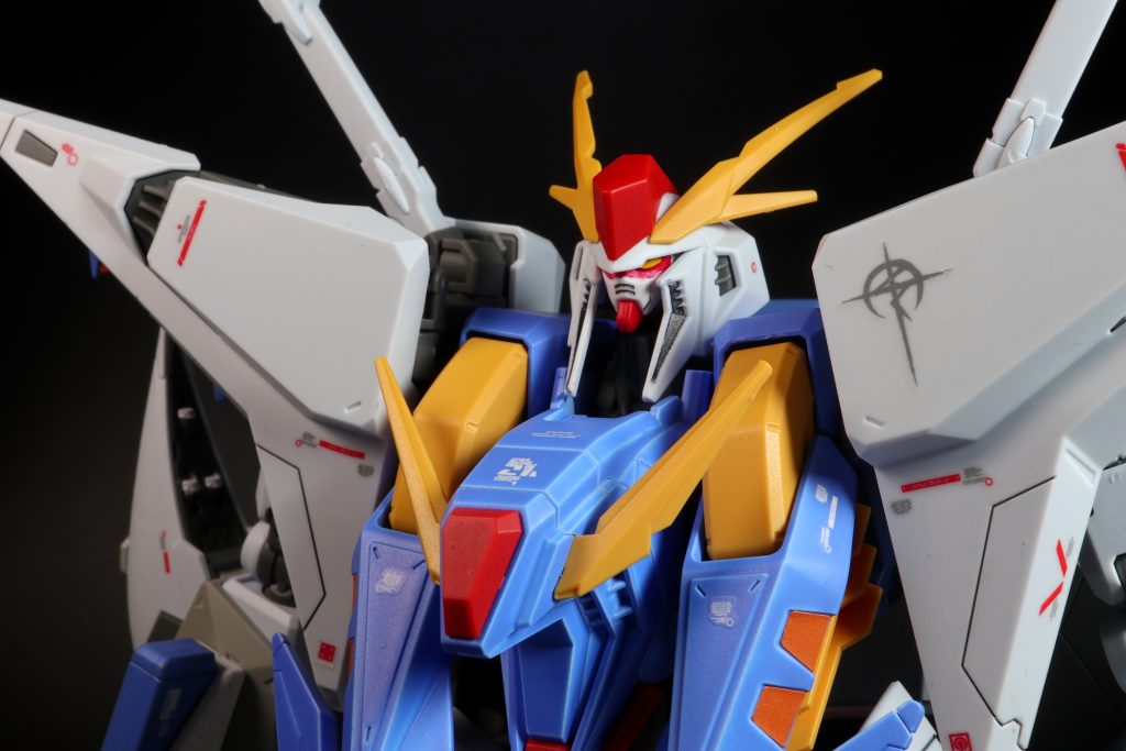 ガンダムフェイスに換装したご尊顔フェイスパーツは余っていたモノの中で一番それっぽくなったGP01のモノを採用しています