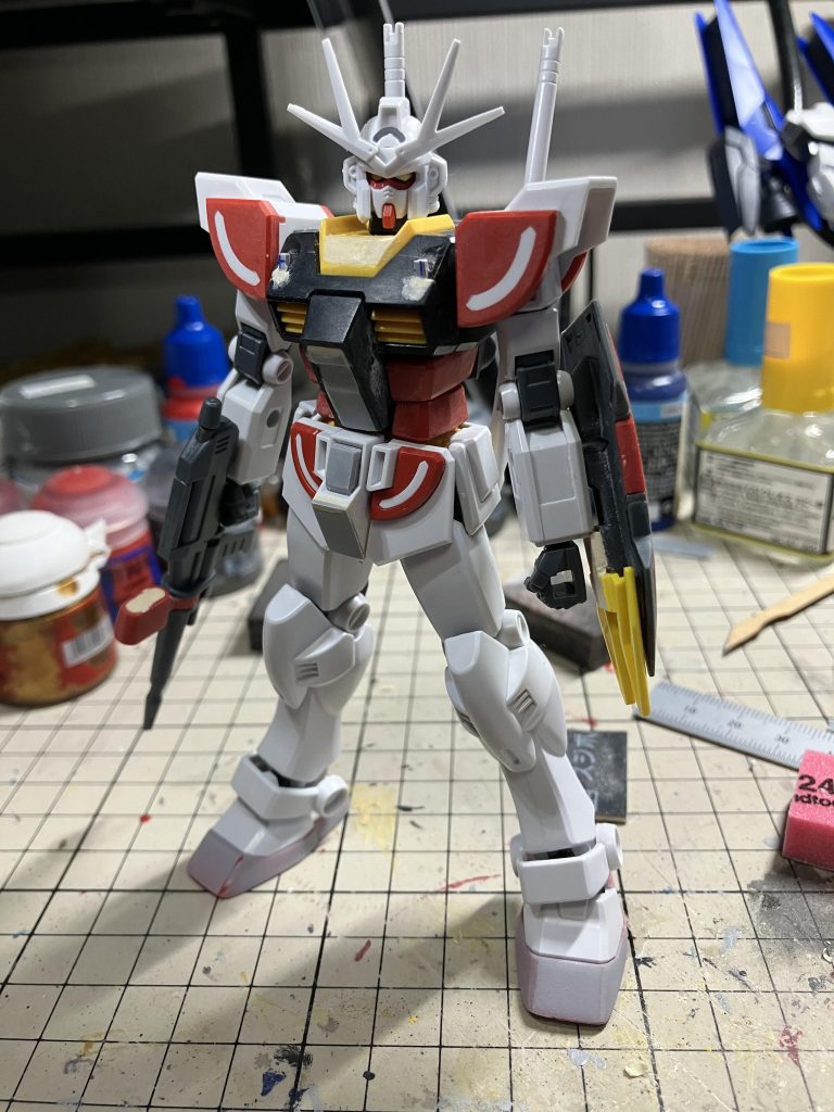 作業2日目で形は出来上がっていました。が、パーティングラインとか気になる部分もそこそこ多かったので、塗装はここから5日間やってますね…ホントは形状変更もっとやりたい事がありましたが、やると絶対に1週間どころか終わらなくなる自分の生態が分かっていたので我慢…。次回作に活かします。