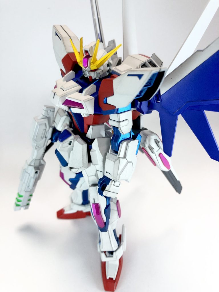 以前からビルスト作るたびにやろうかと悩んでいたフレーム部をブルメタに塗装したRGシステム起動仕様です。あと最近練習中のパステルシャドウ仕上げで。