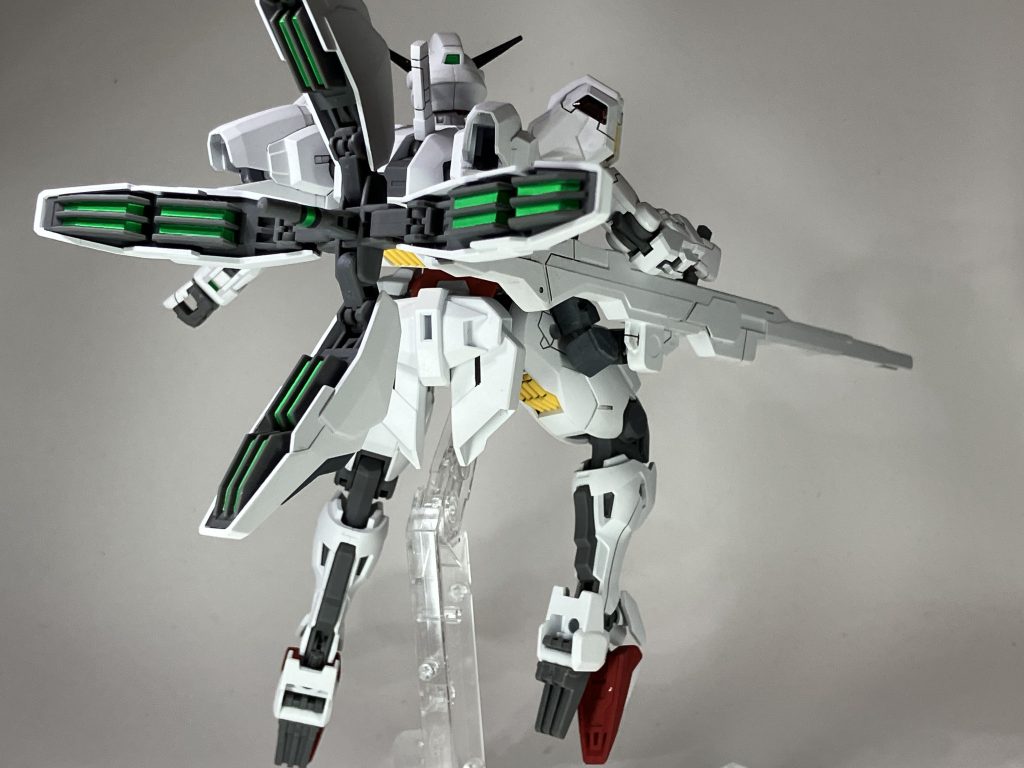 バリアブルロッドライフルを支えるアーム部分だけ肉抜きが目立ったのでプラ板で蓋をして塗装しています。