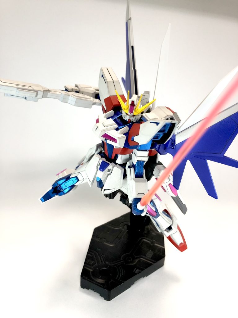 お気に入りのポーズその2やっぱヒロイックなガンダムはビームサーベルがよく似合います!