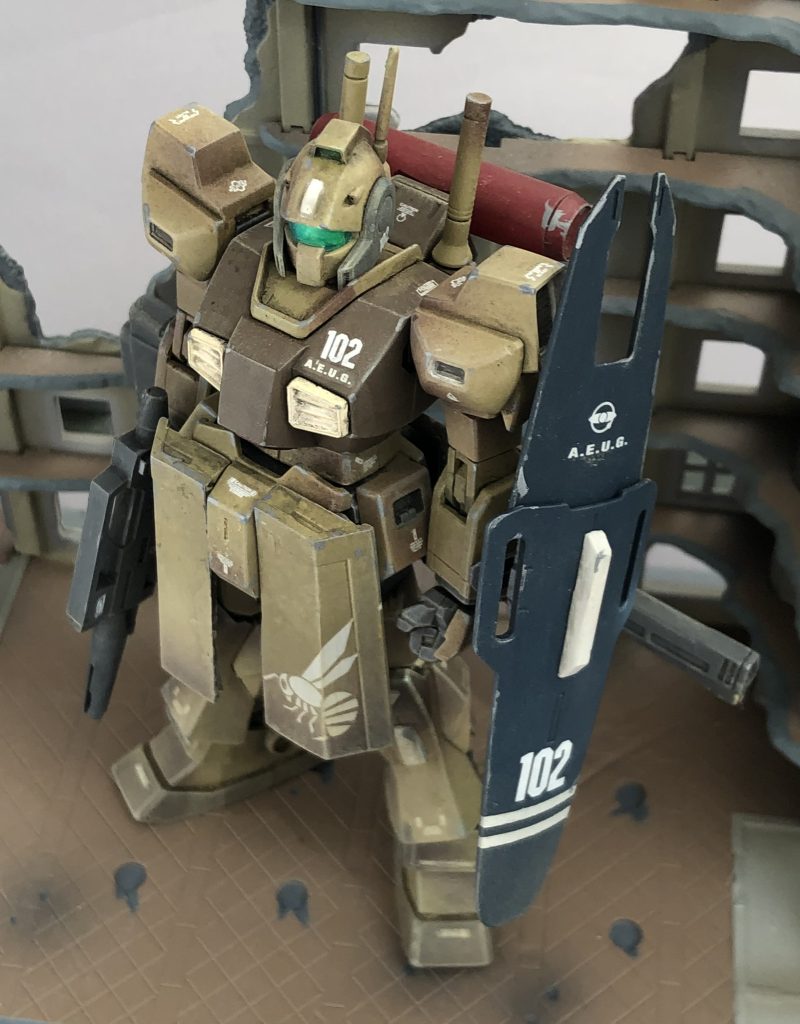 ウェザリング強めだと、何となくジオラマっぽいベースに立たせたくなります。