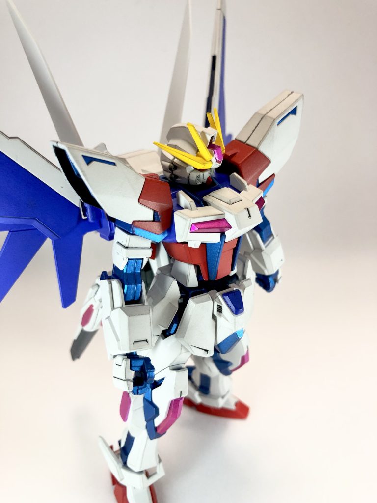 本体に関しては今回は出来るだけEGに拘りたかったので、肩パーツと胴体(青い部分)はHGを使いましたがその下の赤いパーツ以降はEGのままのプチミキシングです。あとは最近練習中のパステルシャドウをやったのですが、今回は全塗装した後の施工だったのでかなり勇気がいりました汗前回のルブリスもその前のウェザリングの練習したエアリアルも成型色仕上げだったので、失敗してもやり直せばいいやのノリでやったので。結果としてはルブリスの時よりは成長したと思えるのでやってよかったです笑