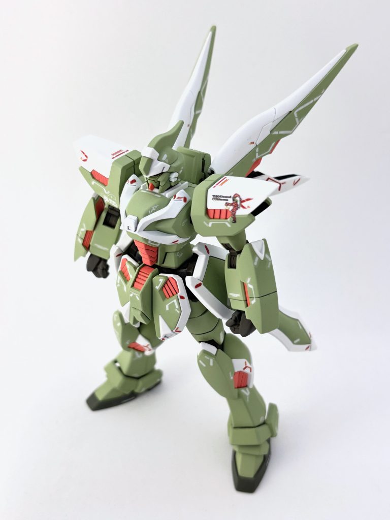 全体の色配置は同じですが、キットの緑色よりもリアルタッチな淡いグリーンを基調にしてみました。あわせて赤もより淡く、朱色みを強めています。スリッパはちょっとしたこだわりで、黒じゃなく暗いグリーンにして体と色味を合わせました。