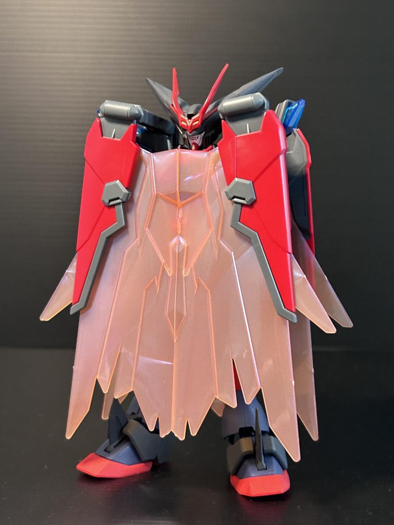 今回バックパックを変更したかった最大の理由であるマント形態。マスターガンダムといえばこれがやりたかった。元の真マスターより防御力が向上、光のエフェクトを使うため、光の型形態と名称に追加しました。