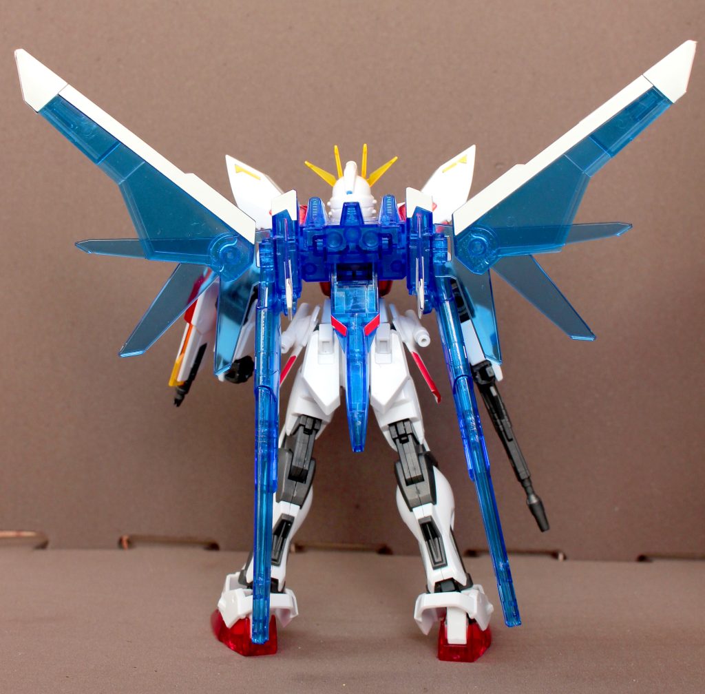 いつも通り、パーツの切り出し、バリ取り、シール貼りはおとしゃん。組み立てがはるまきが担当しました。ソリッドクリアパーツは固く割れやすく曇りやすいので、はるまきが切り出しに挑戦するのはまた次回かな?