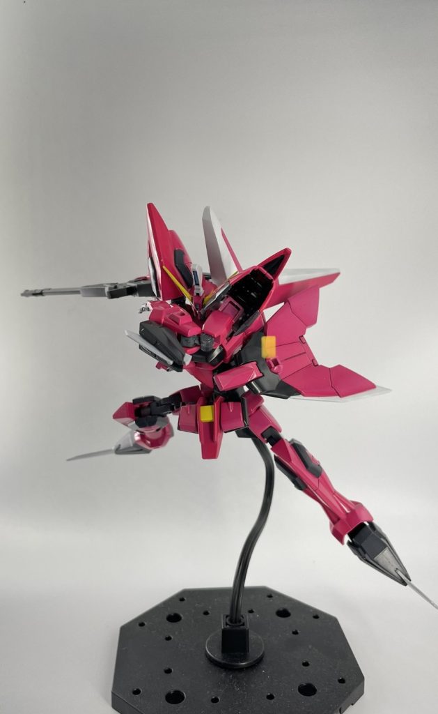 SEEDらしいダイナミックなポージングをさせたかったので、今回は可動域を広げる事を目標にして作りました☺️