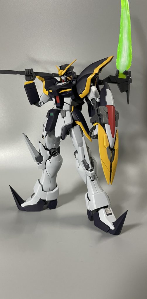 今回のカラーリングのテーマとしては、黒をどうするか少し悩みました☝🏻いろいろ考えた結果、旧キット1/144のデスサイズの成形色にリスペクト思いを込めて、それに近づけようと思いました😊〜カラーリングレシピ〜黒装甲:ブリビアスブルー30%、ミッドナイトブルー70%を調色白装甲:明灰白色黄色:キャラクターイエロー赤:スーパーイタリアンレッドフレーム部:MSグレー(連邦系)センサー類:メタリックグリーン