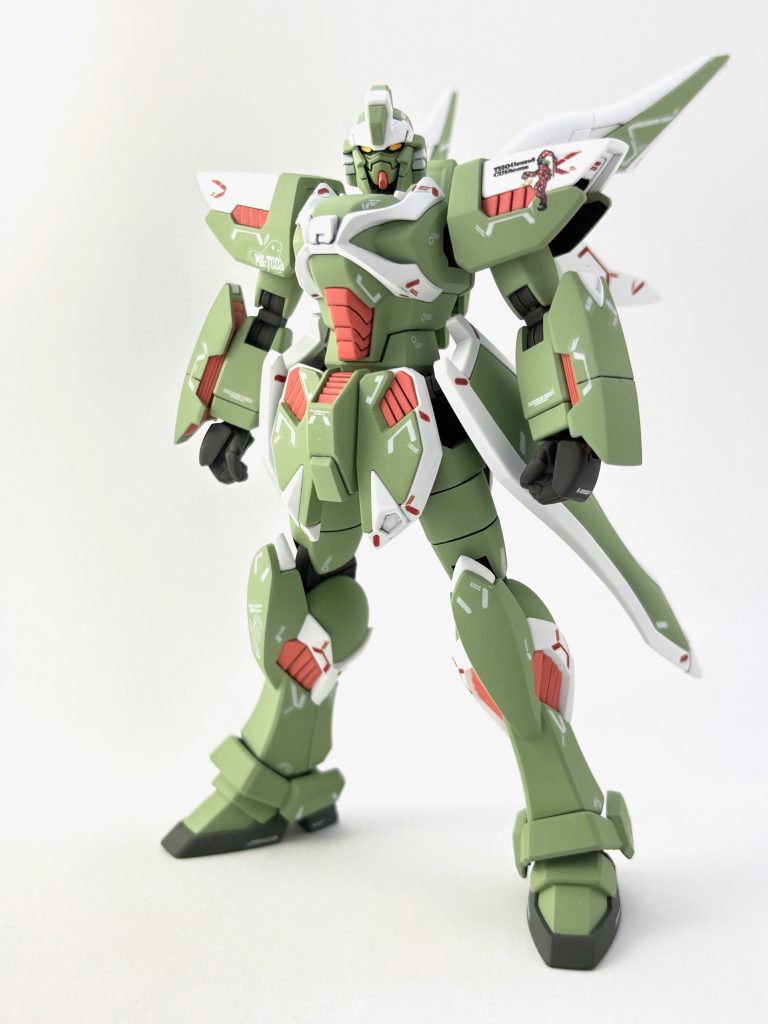慣れない塗料を使ってみたり実験してるうちに、まる１年かけることになってしまいました。とはいえ自分なりに理想のファントムを（発動モード含めて）組めたので満足。通常モードは通常モードでとてもカッコ良く、発動モードと別に組んだかいがありました。カラーレシピ：緑：調色（ガイアノーツ 213 灰緑色＋クレオス 605 外舷22号色を１：１）白：ガイアノーツ 031 アルティメットホワイト赤：調色（ガイアノーツ 001 ピュアホワイト＋ガイアノーツ 071 ニュートラルグレーI＋ガイアノーツ VO-26 焔朱＋ガイアノーツ AT-19 カーマインを４：３：３：１）カメラ：調色（ガイアノーツ 001 ピュアホワイト＋ガイアノーツ 105 蛍光イエロー＋ガイアノーツ 106 蛍光オレンジを１：３：１）スリッパ：ガイアノーツ 027 ダークグリーン関節色：調色（ガイアノーツ 075 ニュートラルグレーV＋タミヤエナメル XF-57 バフを１：１）※バフはエナメル塗料（非推奨です）装甲裏地：タミヤエナメル XF-63 ジャーマングレイ瞳隈取り：タミヤエナメル XF-1 フラットブラックその他モールドにタミヤ スミ入れ塗料 各種