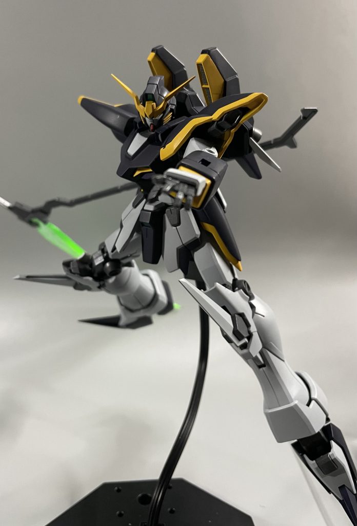 光の加減で、肉眼で見るのと実際に見るのとでは黒い装甲部分の色味がだいぶ変わってしまっていますが実際はもっと青紫っぽくって、あの旧キットの懐かしい色に近づける事が出来ました✨