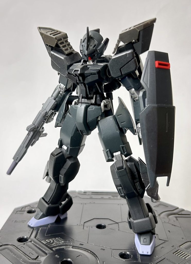 前回の『アドバースガンダム』は、無装備状態と地上戦仕様だったので、今回はブースターマシマシの空間戦仕様です。自分で作っておいて今更ですが、今見てもこの機体『ガンダム』でいいのか、謎です。あなた、別作品の機体だったりしない？以下、アピールショットです。