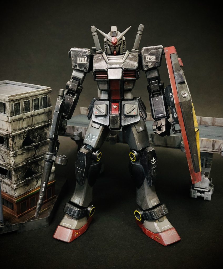 エナメルウォッシングにライトグレイを使って埃をしました。戦闘機と違って「棚に放置してたようなガンプラ」になったので、機甲師団感が欲しくてシルバーを少々混ぜてます。筆跡なく自然になる様に、綿棒でクルクルと拭いてますが、ホイールや砲身などは、離陸時にダンスしてるメカニックマンがメンテしてるように磨いてます✨ AF013師団0241番機としています🪖