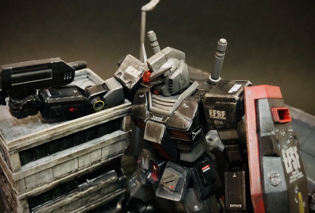 アンテナにも「NO STEP」を貼って、キッカたちの滑り台を防いでます笑✈️ちなみに戦闘機の1番先についてる針部分(ノーズコーン)の中にレーダー機器が入っています。そのカバーは「NO PAINT」です☝️