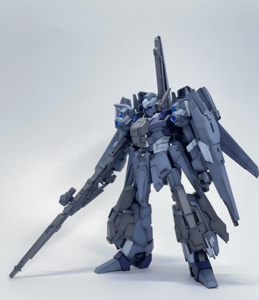 胸部、脚部に追加装甲を付けることでスタークジェガンをイメージするような感じにしています。