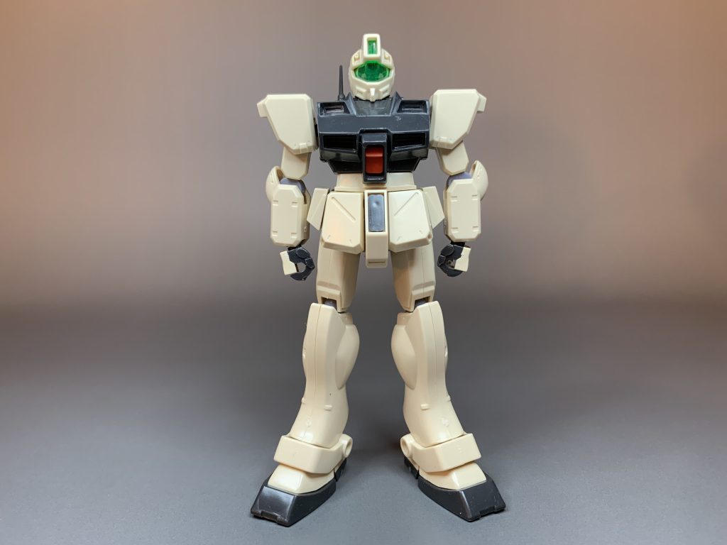 まず素組みをしたわけですが、スタイリッシュなスタイルに驚きました。特に改造や改修はいらないと判断してそのまま塗装する事にしました。