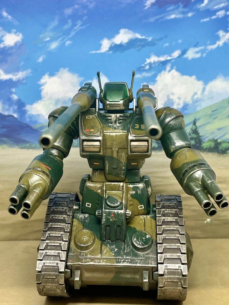 10式戦車の写真を見ながら迷彩を塗ったのですがスケールの概念をガン無視していることに完成後に気がつきました。はたしてこの塗装に迷彩効果はあるのでしょうか...