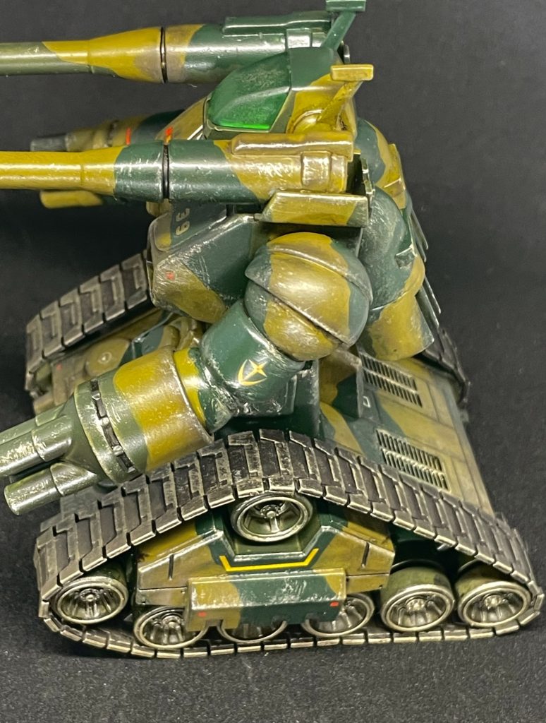 キャタピラは金属っぽくなったんじゃないかなと思うのですがいかがでしょうか?コックピット内部は塗り分ける気力も技術もなくヤスってつや消し吹いてすりガラス風に。