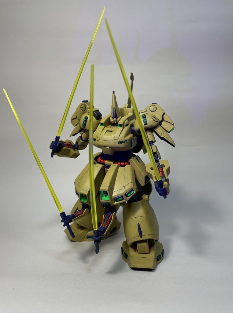パイプ類はアクリルガッシュの、パーマネントスカーレットで明るめにしました。濃い青はティターンズブルーです。