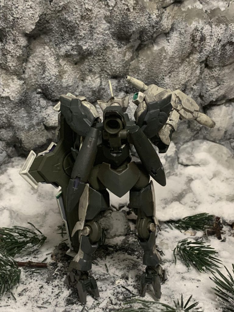 後ろ、今回は戦車や戦闘機の迷彩塗装を参考にバックはダークグリーン一色にしてみました。実は黒よりもダークグリーンが好きで、いい感じに仕上がりました