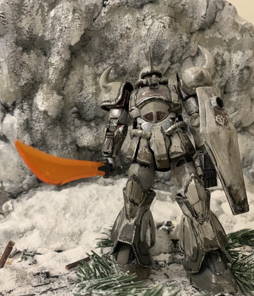 このグフは友達のリクエストをもとに作成しており、赤いプライマーを下地に塗装してその上から寒冷地ペンキを塗りたぐってるという設定です