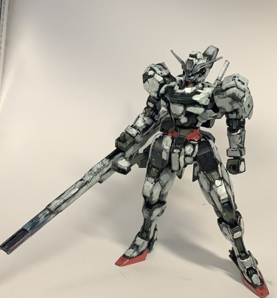 前回の白いグフが劇画調とか絵画調とか色々言ってもらえて嬉しかったので、ガンダム系でやったらどうなるかなぁと思い、うちにあったバンダイのTwitterキャンペーンプレゼントのキャリバーン持ち出しました。みんな作ったかな?