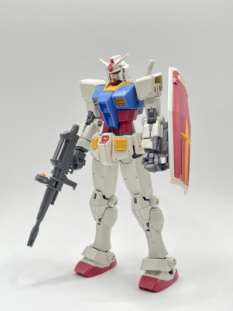 やはりファーストガンダムはデザインが完成され過ぎてると思います。ややリデザインされている部分はありますが、シンプルさを損なわない程度なのが素晴らしい。