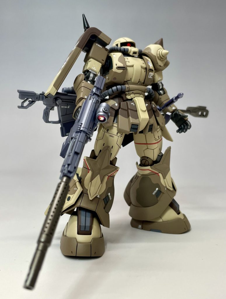 やはりこの機体の特徴のショーティはかっこいいですね。ロングライフルも腰に付けました。