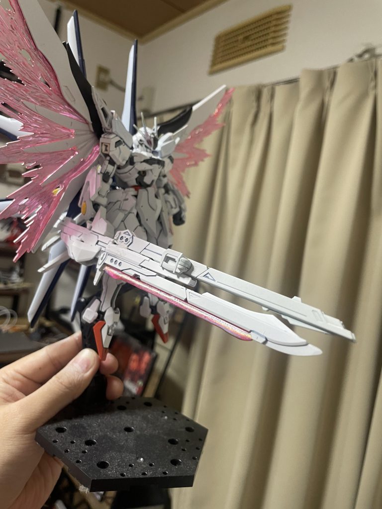 全領域兵器エクスマキナ長距離ビーム砲とアロンダイトをバリアブルロッドライフルに組み込みたい!と考えて、スパロボZのガナリーカーバーの設計思想で作りました!この武器一つでどんな戦局にも対応できる、まさに一騎当千!