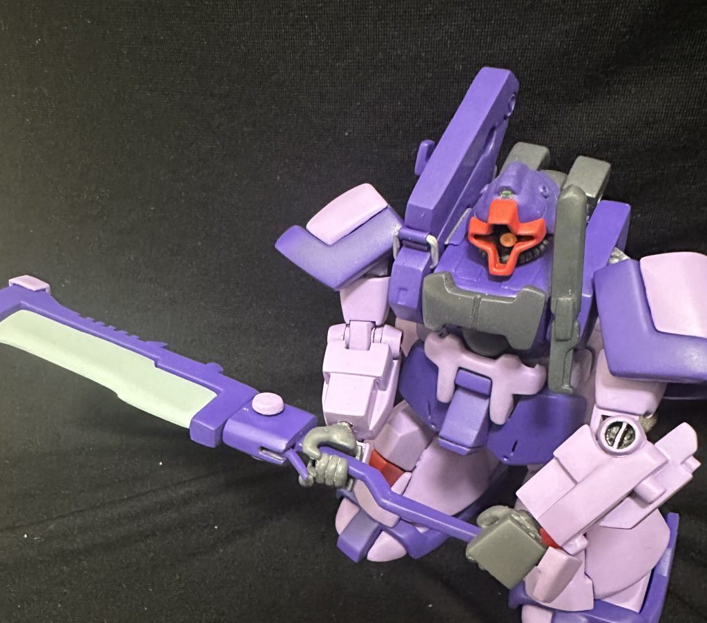 グロウスバイルと言えば両手持ち！肩を引き出し関節に改修し、人差し指でバーニアのトリガーも引けます。